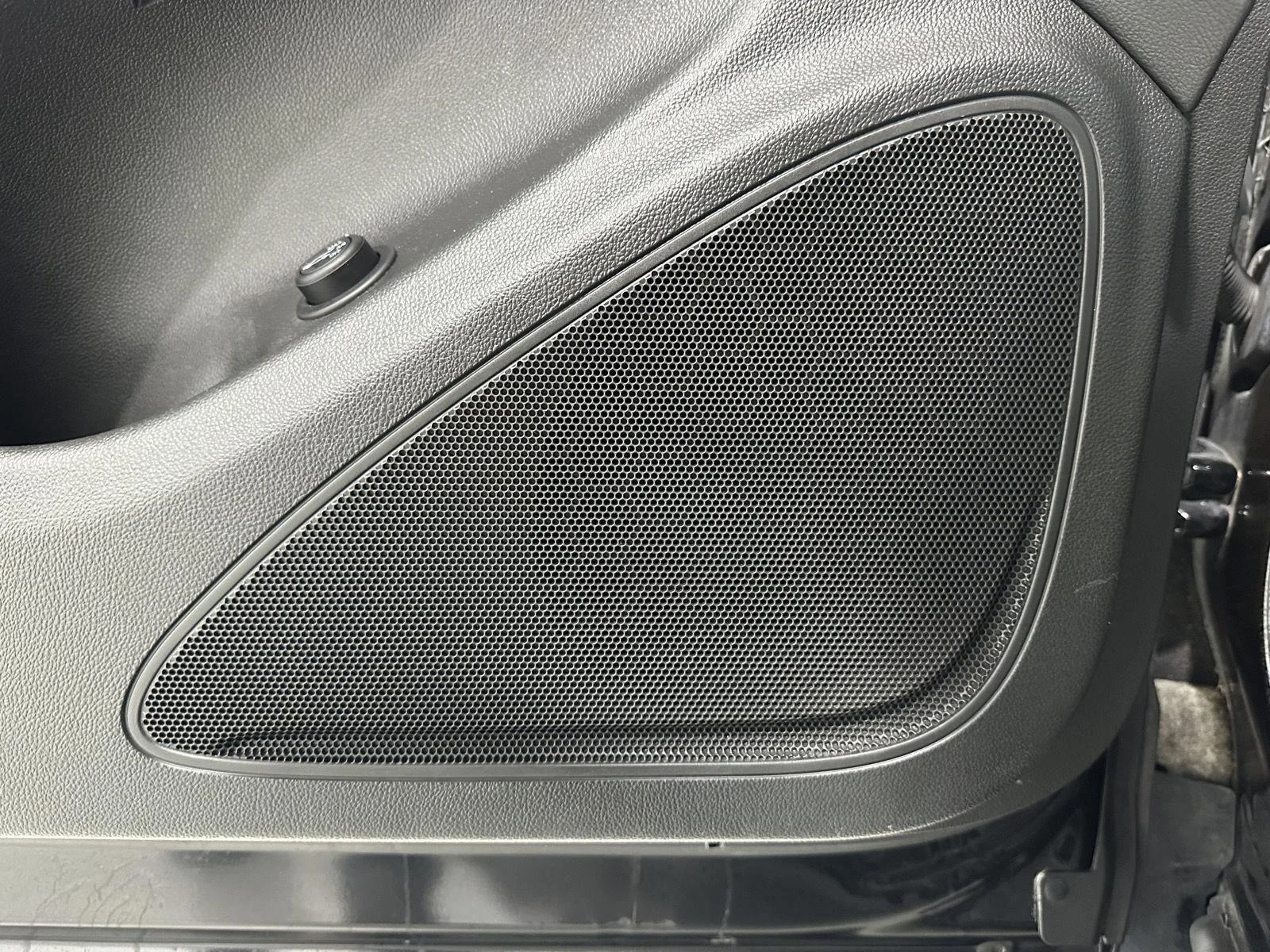 Used 2017 EBONY TWILIGHT METALLIC Buick Essence image 22