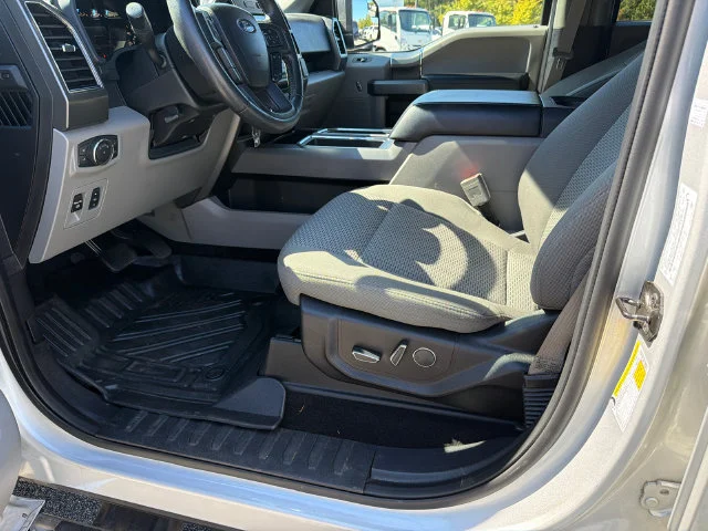 Used 2018 Silver Ford XLT image 9