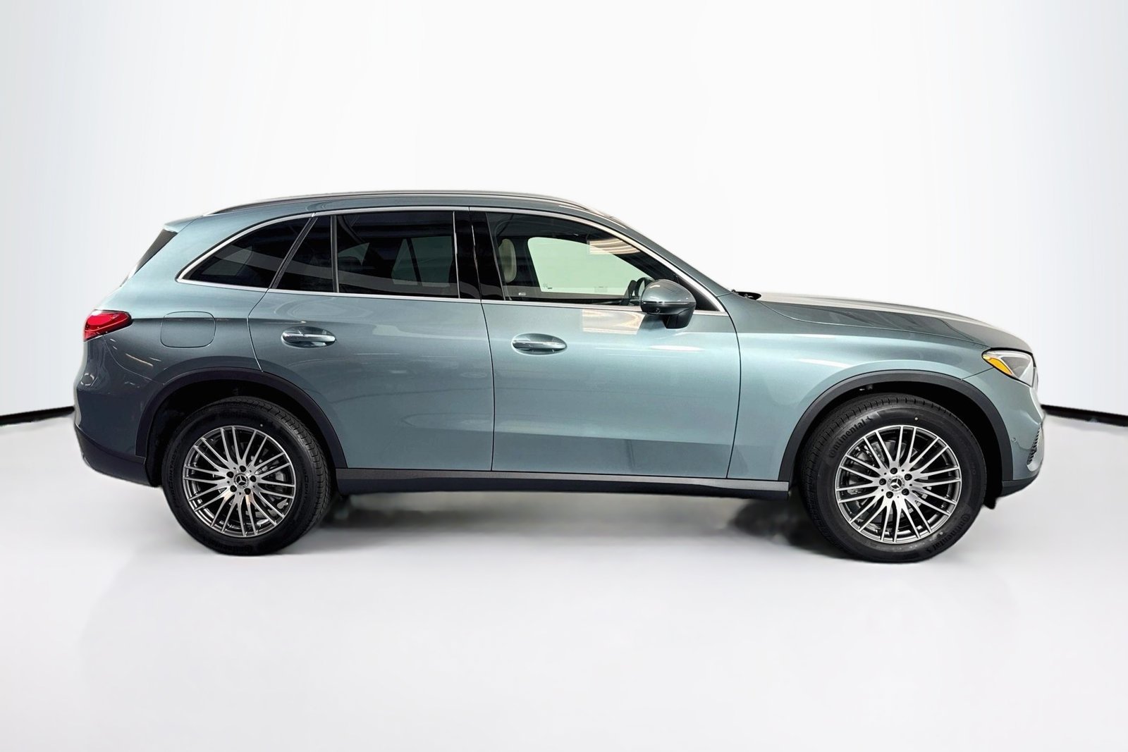 New 2026 Verde Silver Metallic Mercedes-Benz GLC 300 image 4