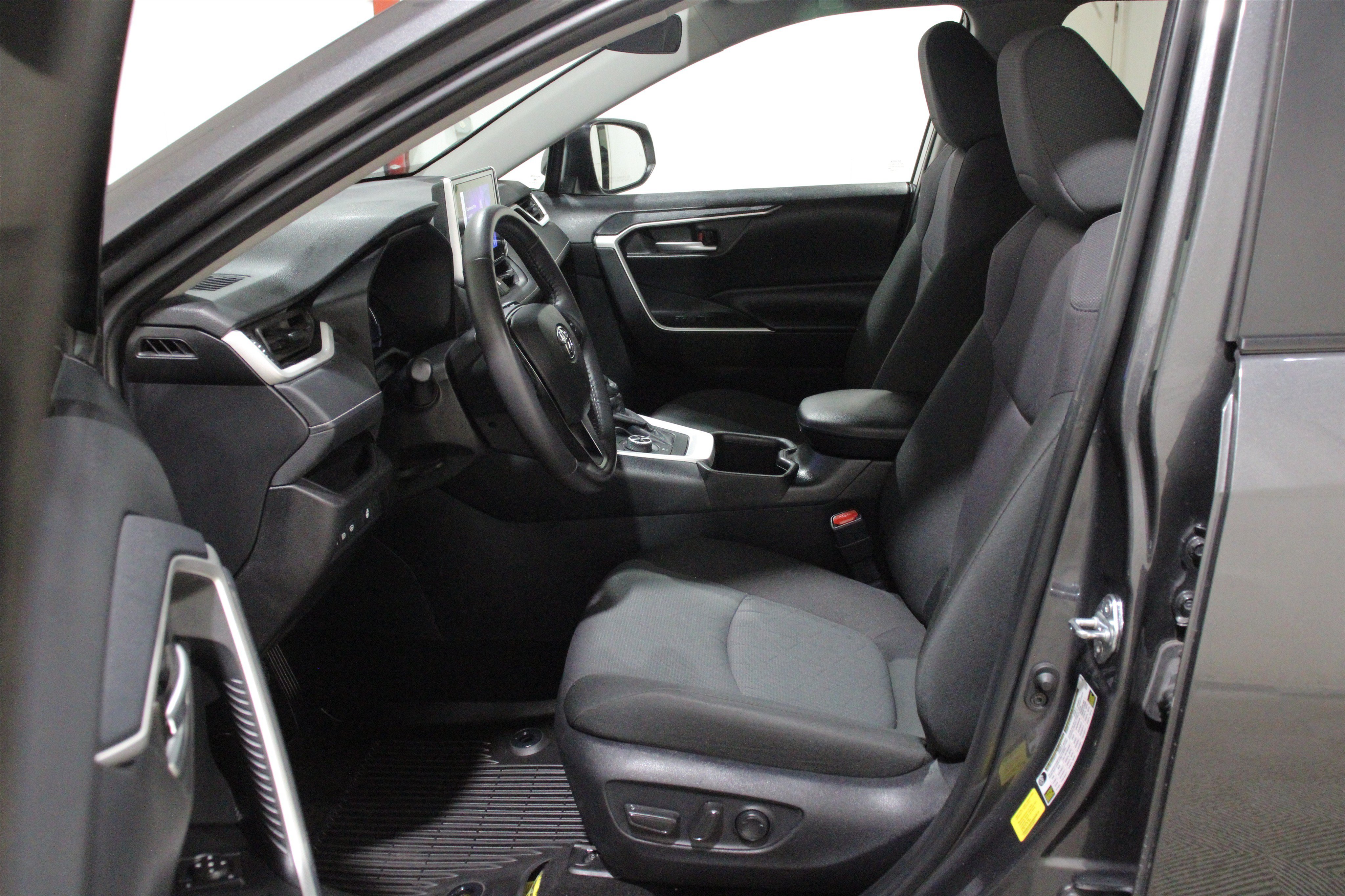 Used 2025 Magnetic Gray Metallic Toyota Hybrid XLE image 3