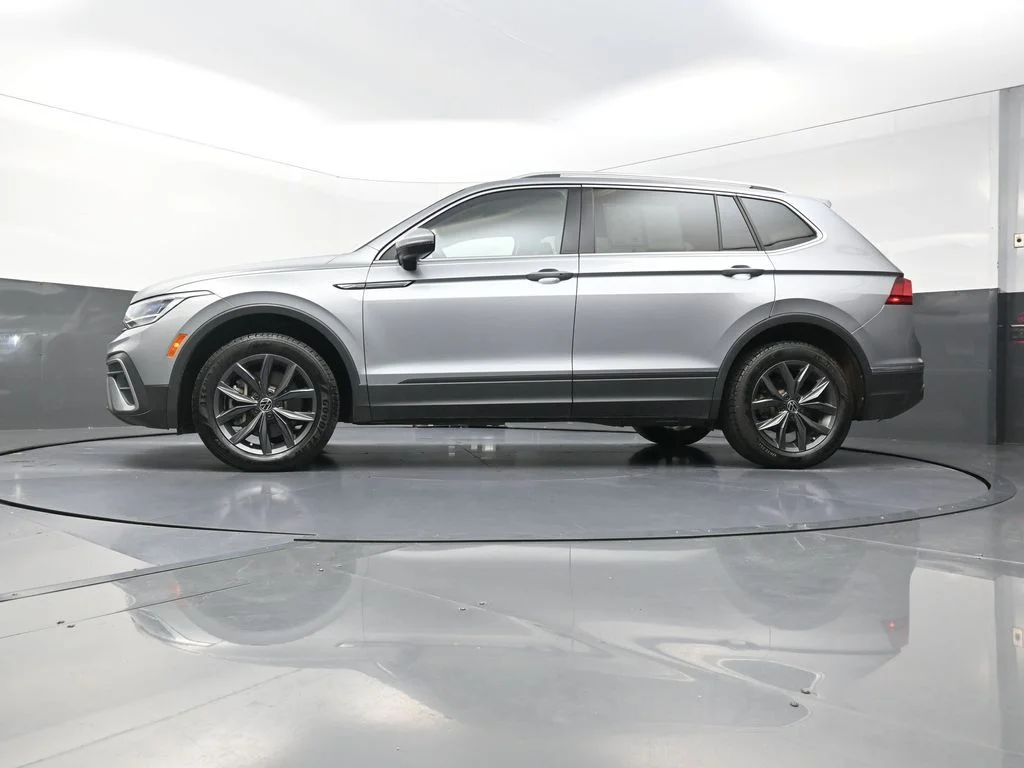 Used 2024 Silver Volkswagen 2.0T SE image 24