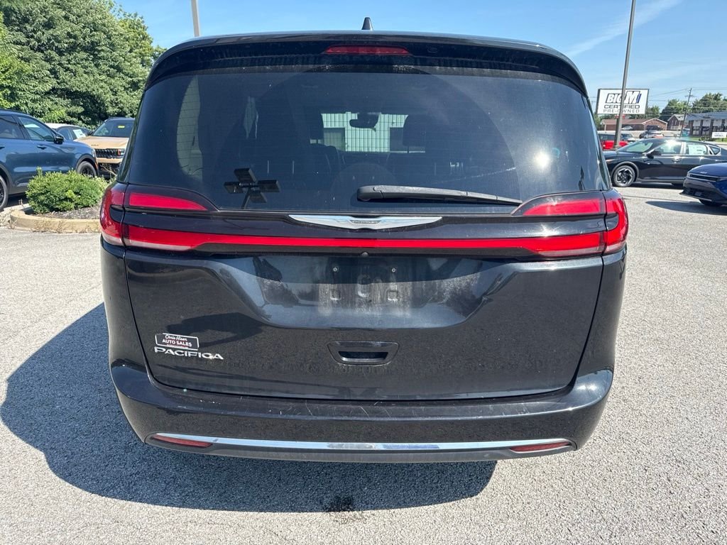 Used 2022 Brilliant Black Crystal Pearlcoat Chrysler Touring L image 4