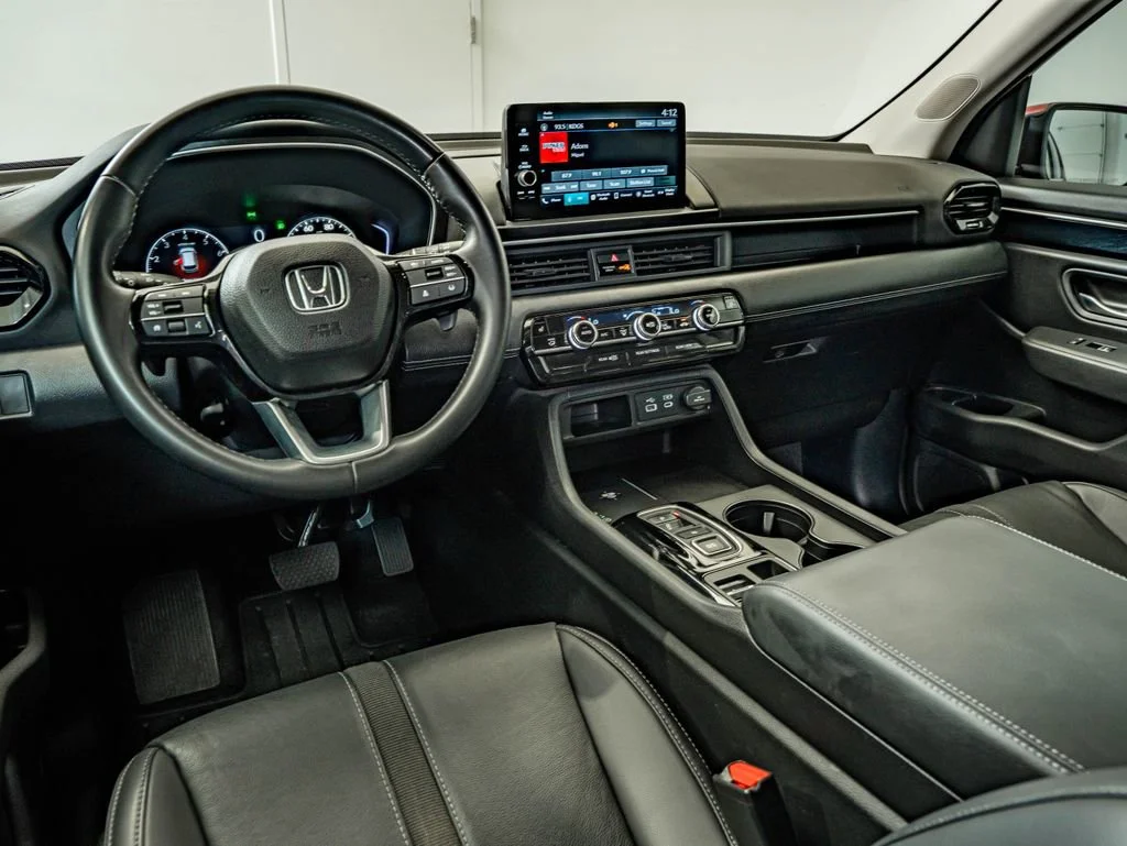 Used 2025 Radiant Red Metallic Ii Honda EX-L image 27