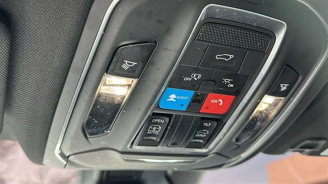Used 2023 Black Jeep Altitude X image 21