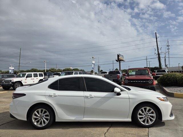 Used 2023 Ice Cap Toyota LE image 6