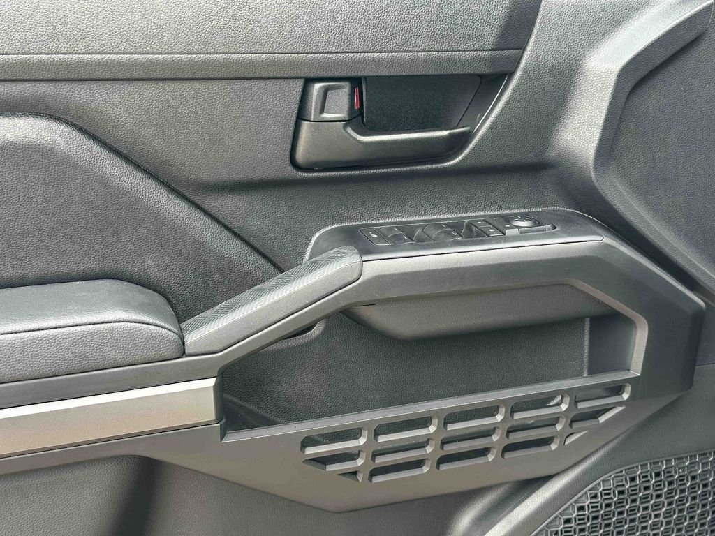 2025 Toyota Tacoma SR5 - Photo 12
