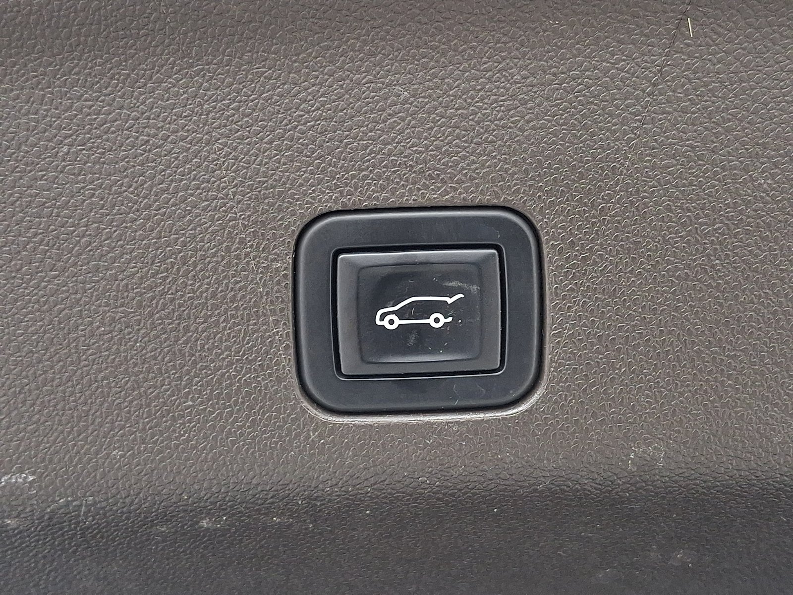 Used 2022 White Frost Tricoat - G1W GMC 4WD SLT image 29