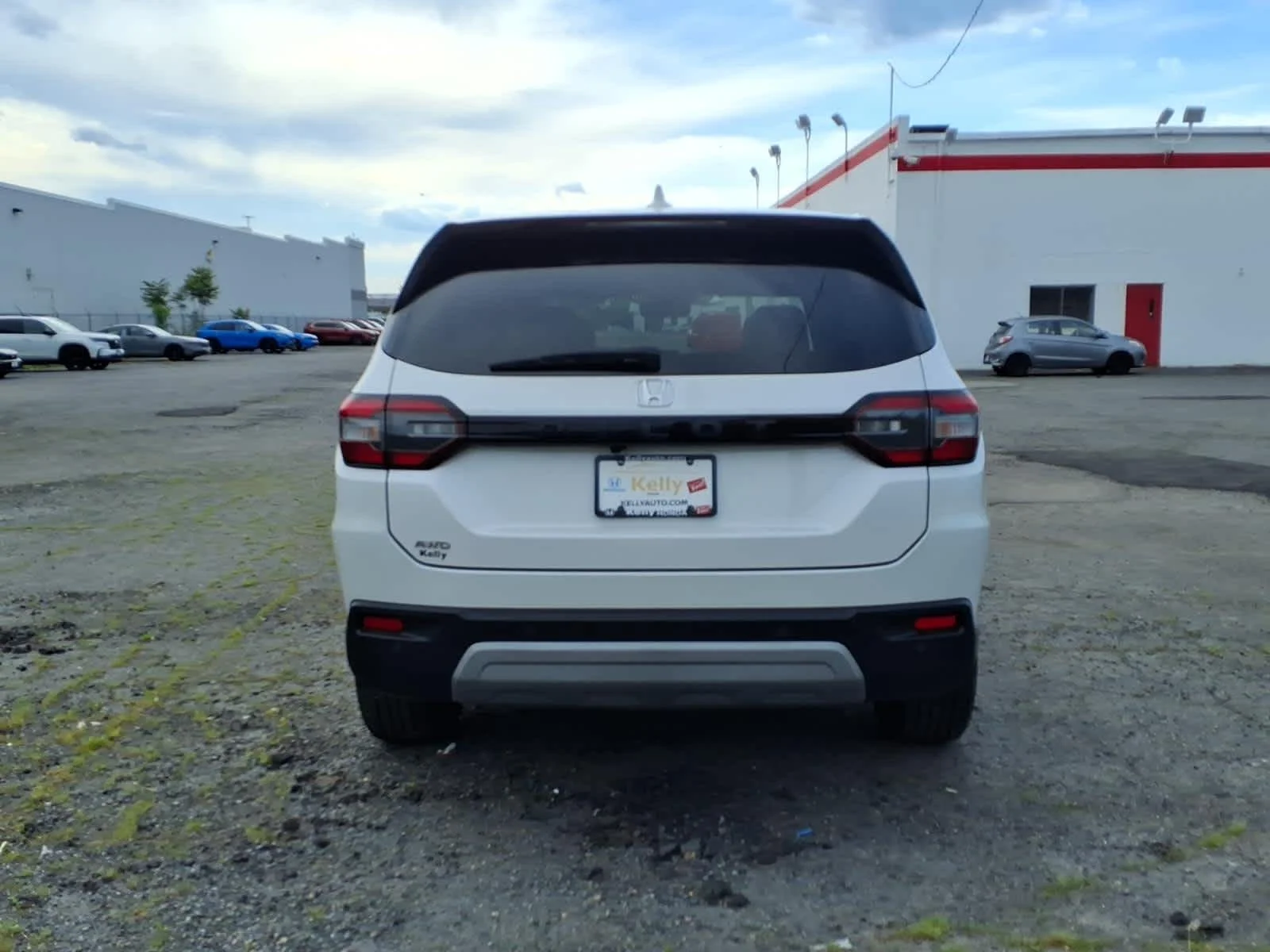 Certified Used 2025 Platinum White Pearl Honda EX-L image 6
