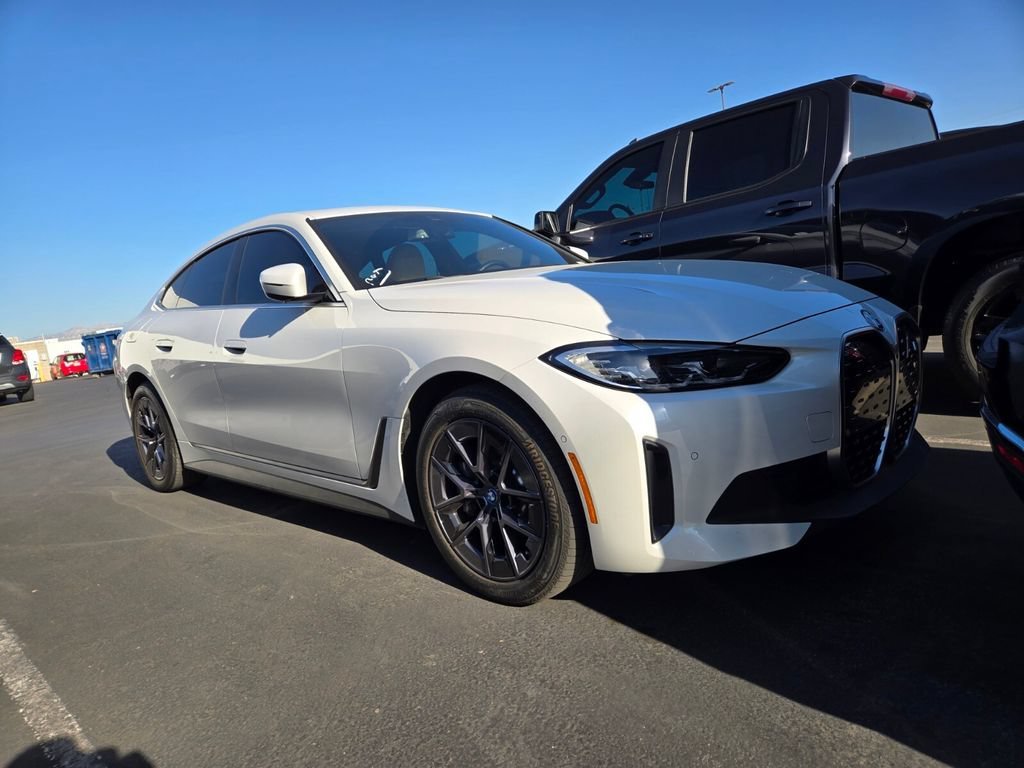 Used 2023 Mineral White Met BMW eDrive35 image 1