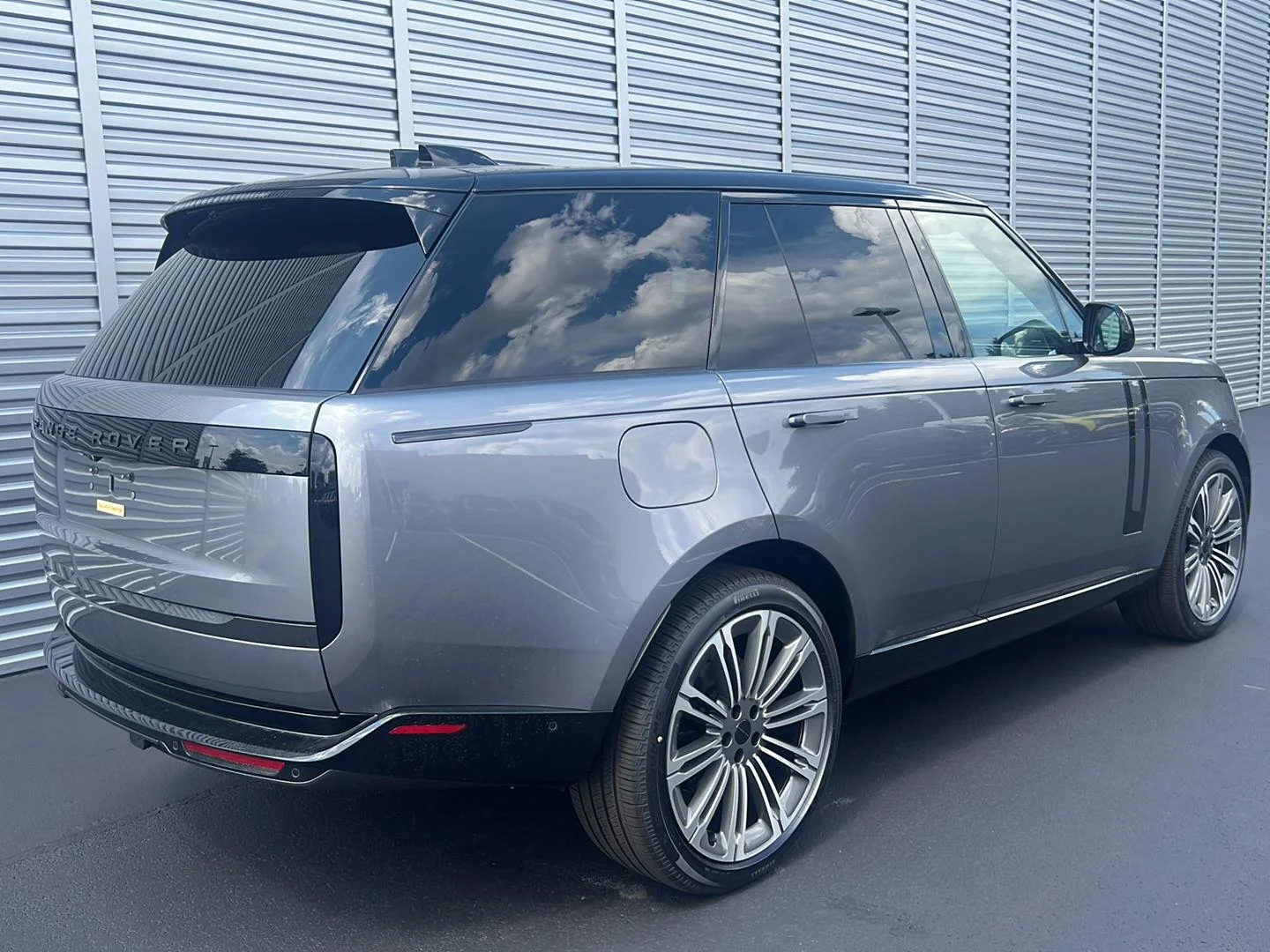 New 2026 Eiger Grey Metallic Land Rover SE image 5