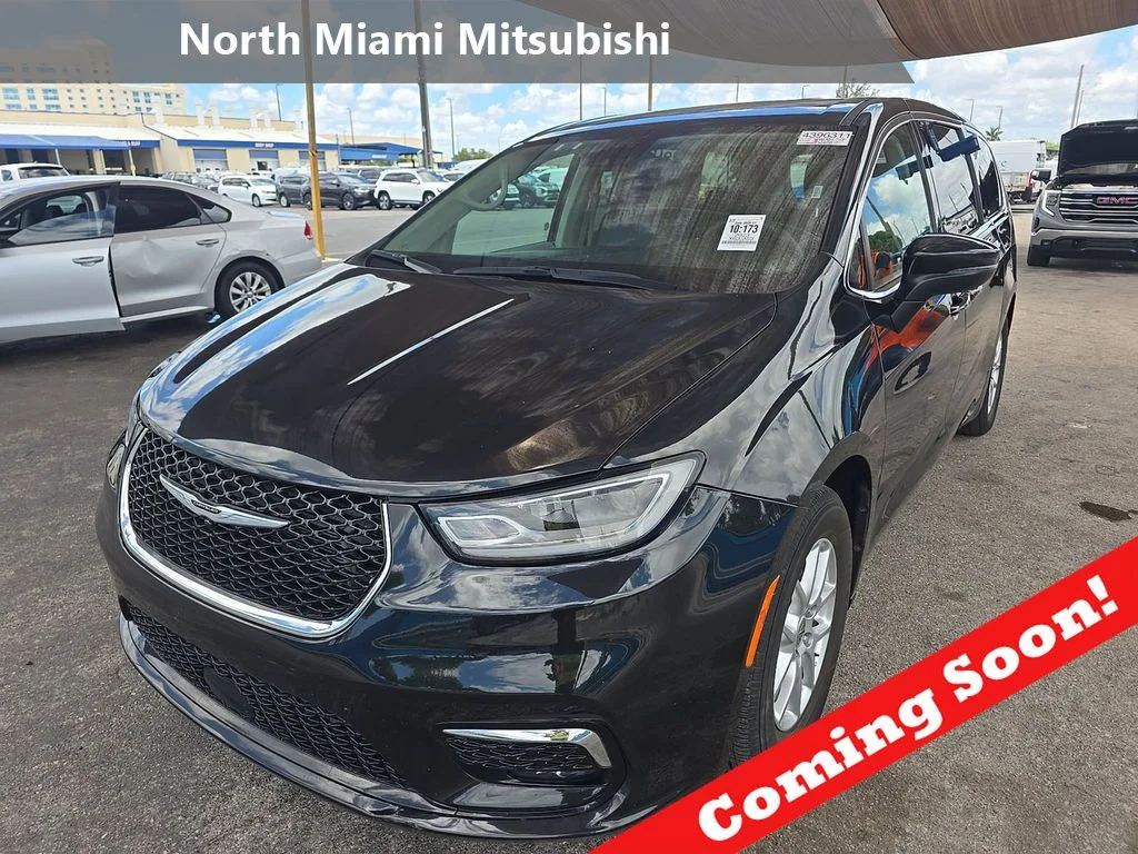 2023 Chrysler Pacifica Touring L's photo