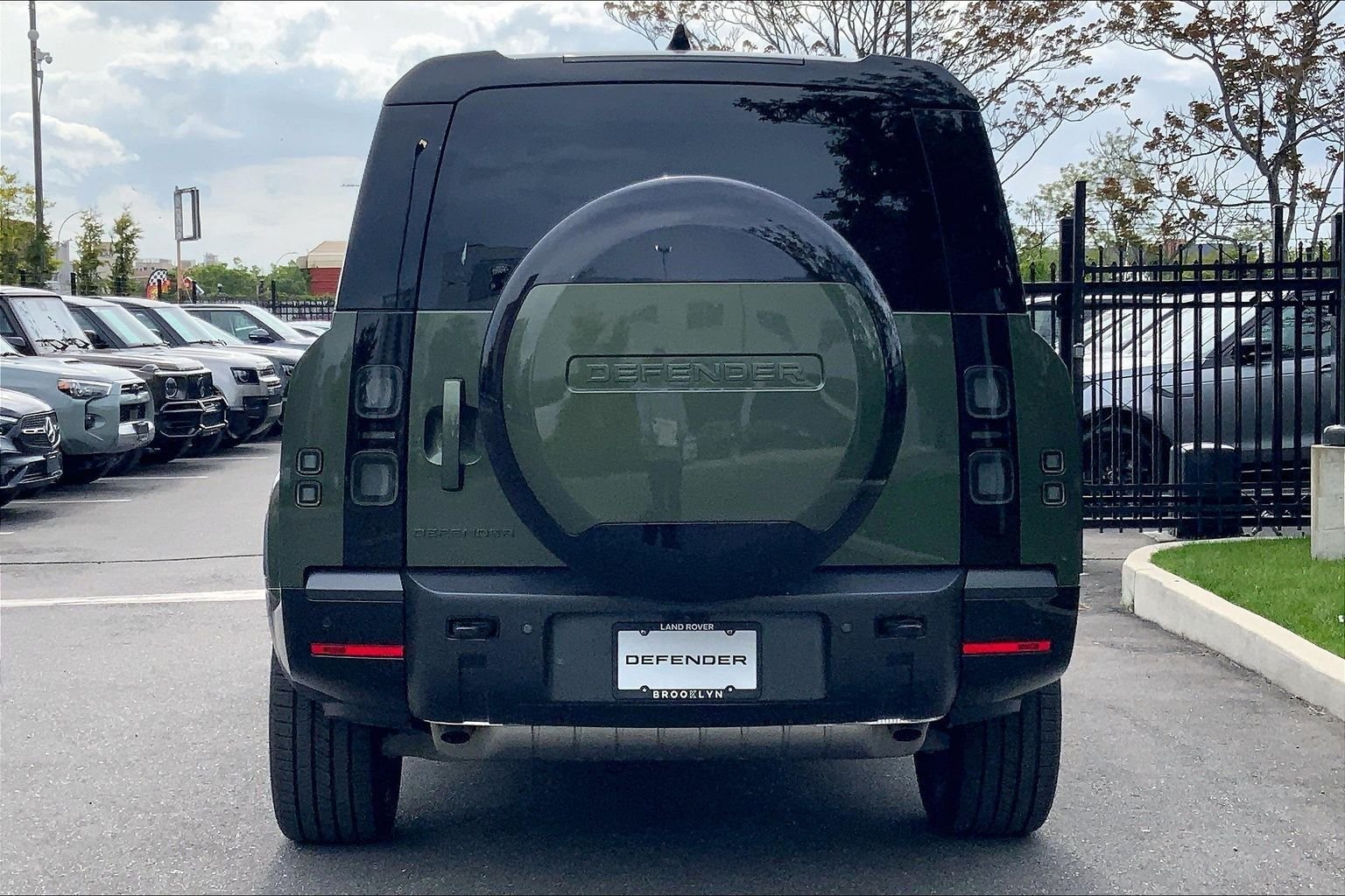 New 2026 Woolstone Green LAND ROVER X-Dynamic SE image 4