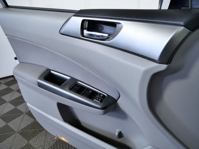 Used 2011 White Subaru 2.5X image 27
