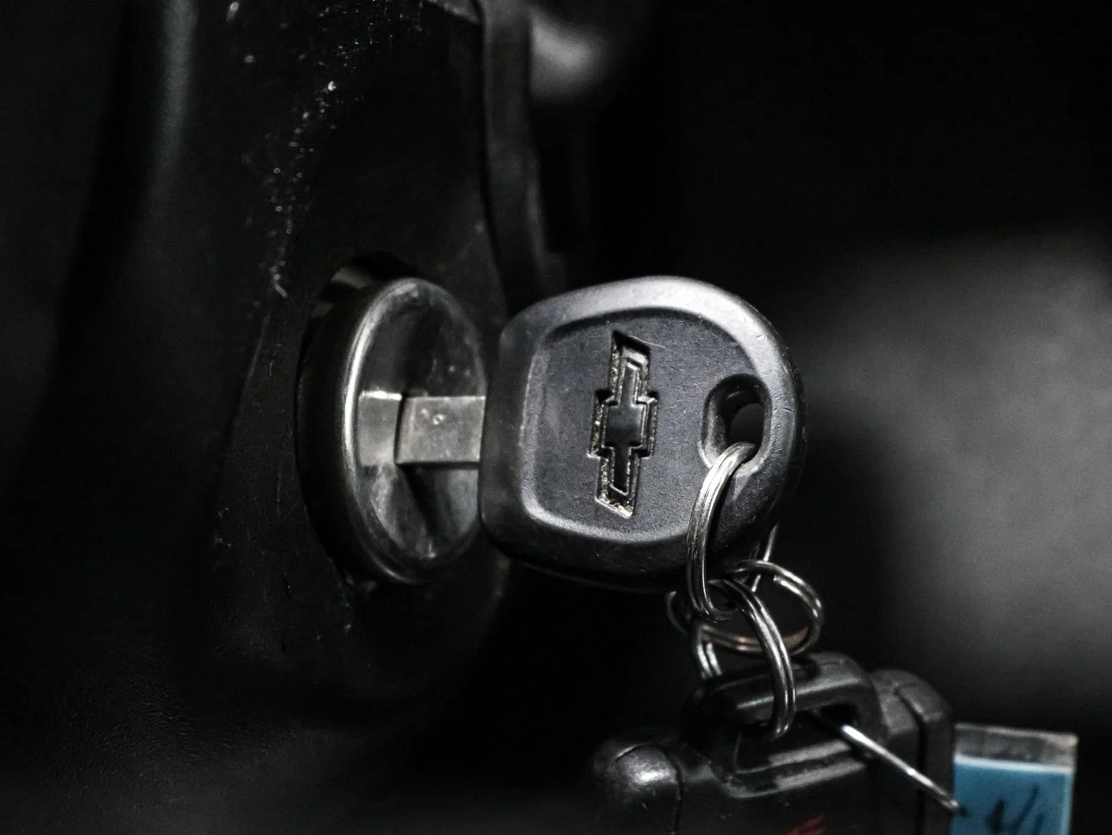 Used 2022 Silver Ice Metallic Chevrolet Custom image 37
