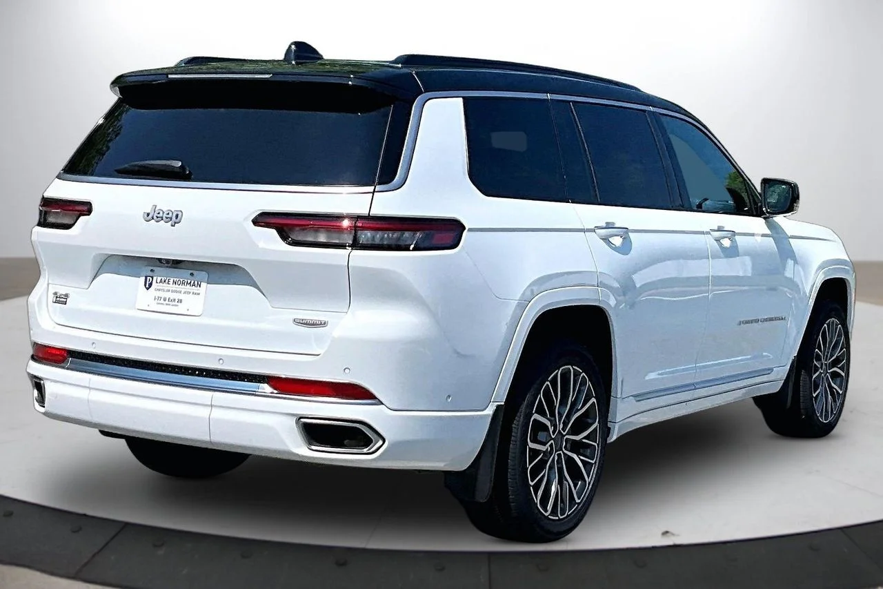 Used 2024 White Jeep Summit image 9