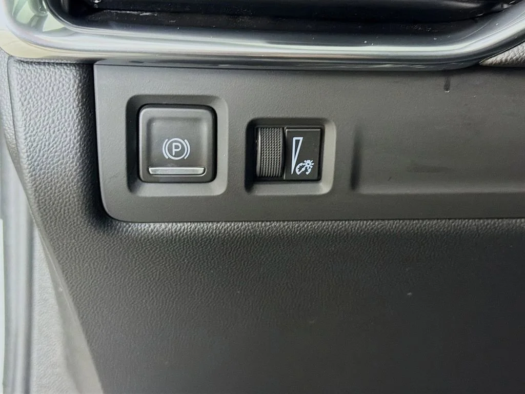 Used 2023 Argent Silver Metallic Cadillac Sport image 11