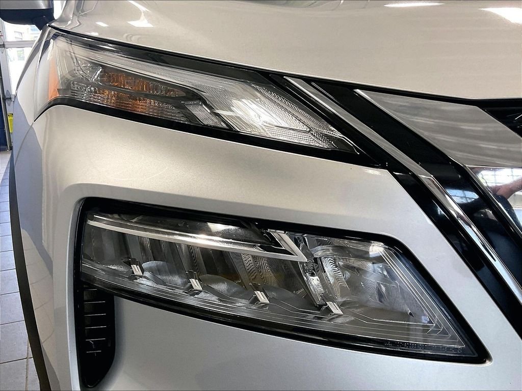Used 2023 Silver Nissan SV image 33