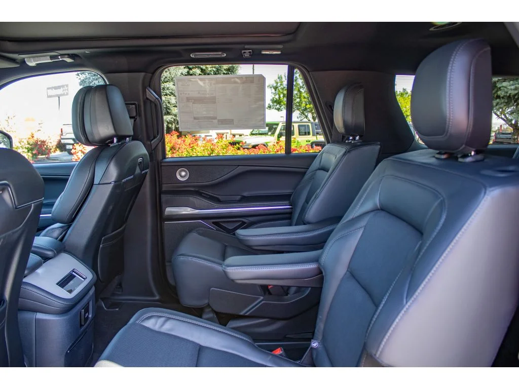 New 2026 Infinite Black Metallic Clearcoat Lincoln Reserve image 27