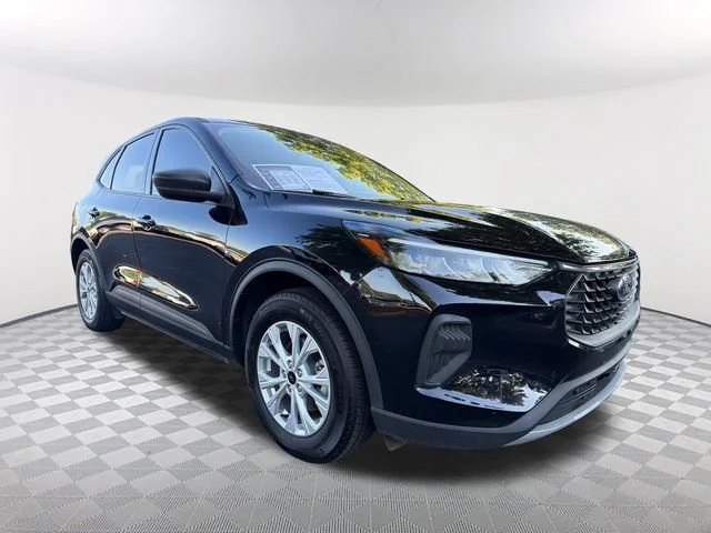 Used 2025 Black Ford Active image 3