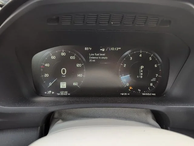 Used 2020 Black Volvo T6 Momentum image 24