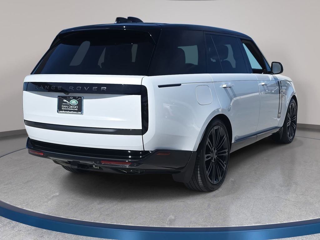 New 2026 Ostuni Pearl White LAND ROVER SE LWB 7-Seats / V8 image 5