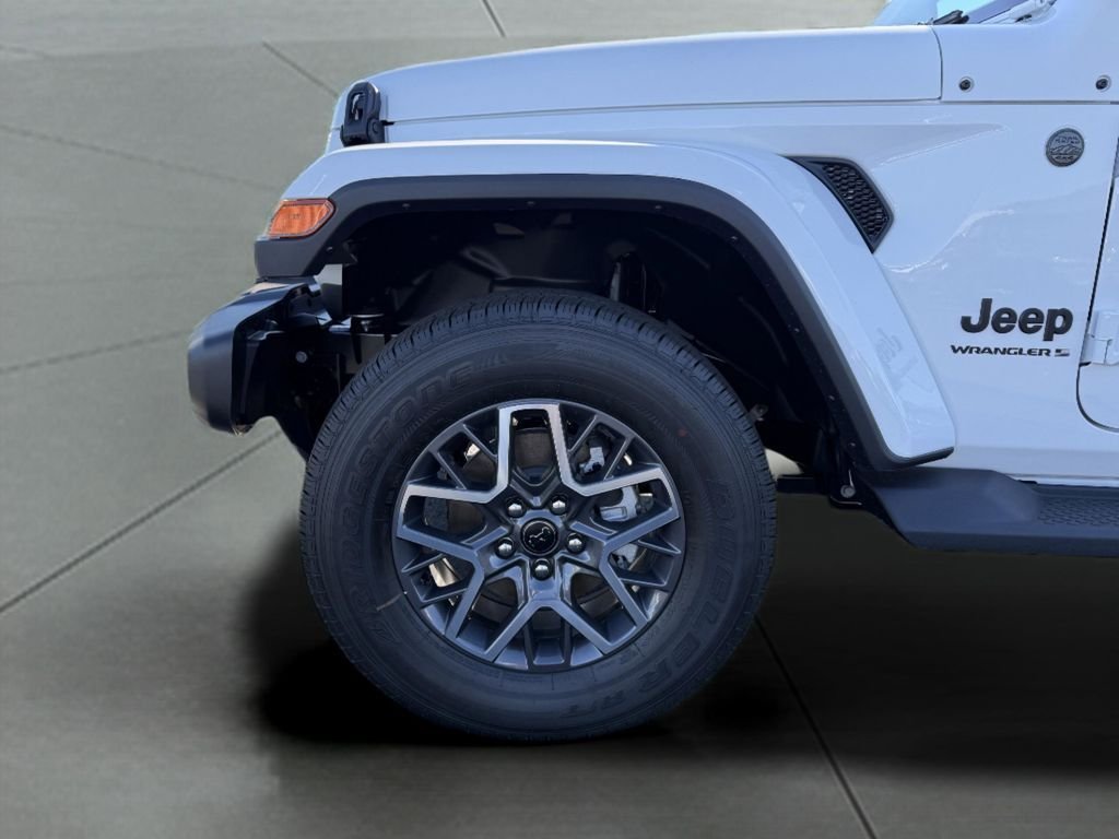 New 2026 Bright White Clear-Coat Exterior Paint Jeep Sahara image 9