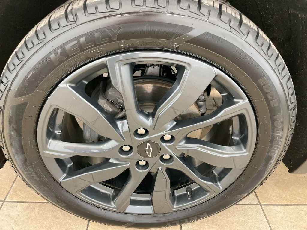Used 2023 Summit White Chevrolet RS image 33