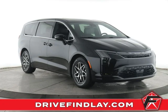 2027 Chrysler Pacifica Limited's photo