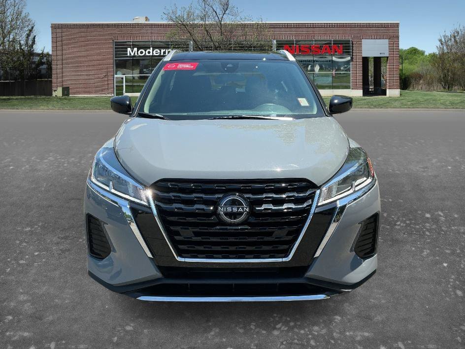 Used 2022 Gray/Super Black Nissan SV image 6