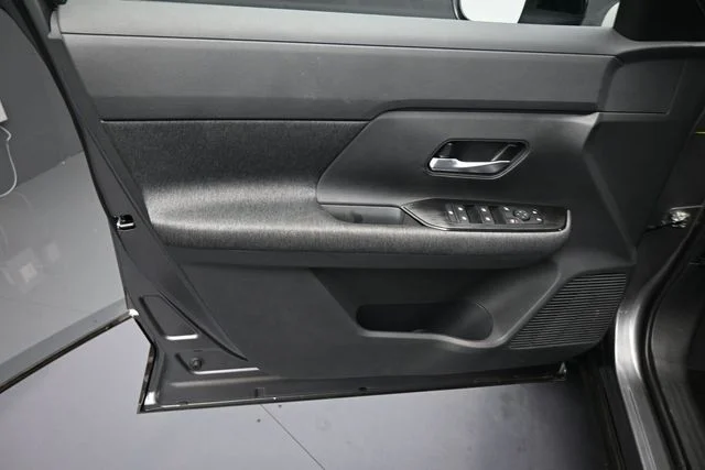 New 2027 Gray Nissan SV image 9