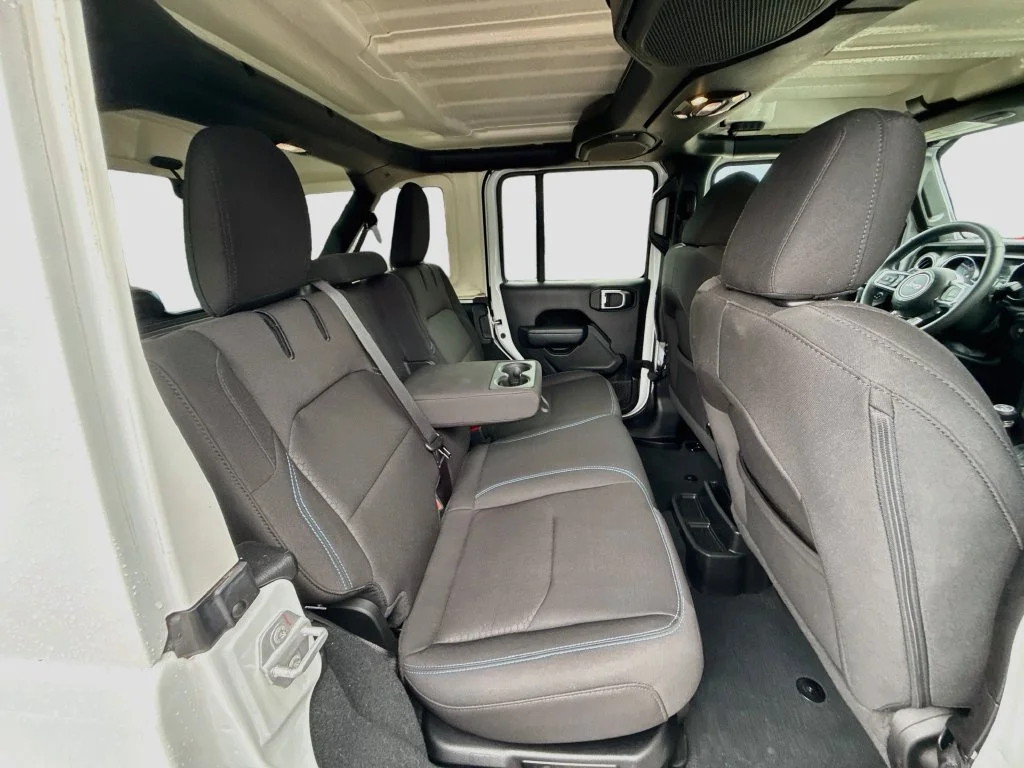 Used 2023 White Jeep Rubicon 4xe image 32