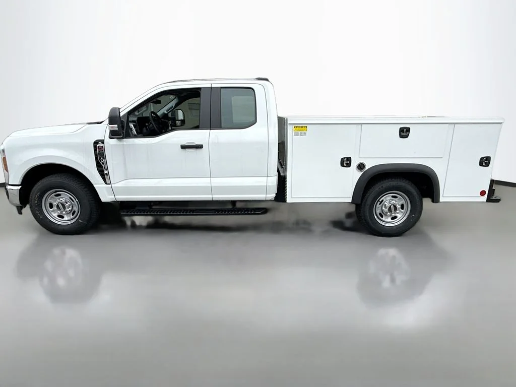 New 2026 Oxford White Ford XL image 4