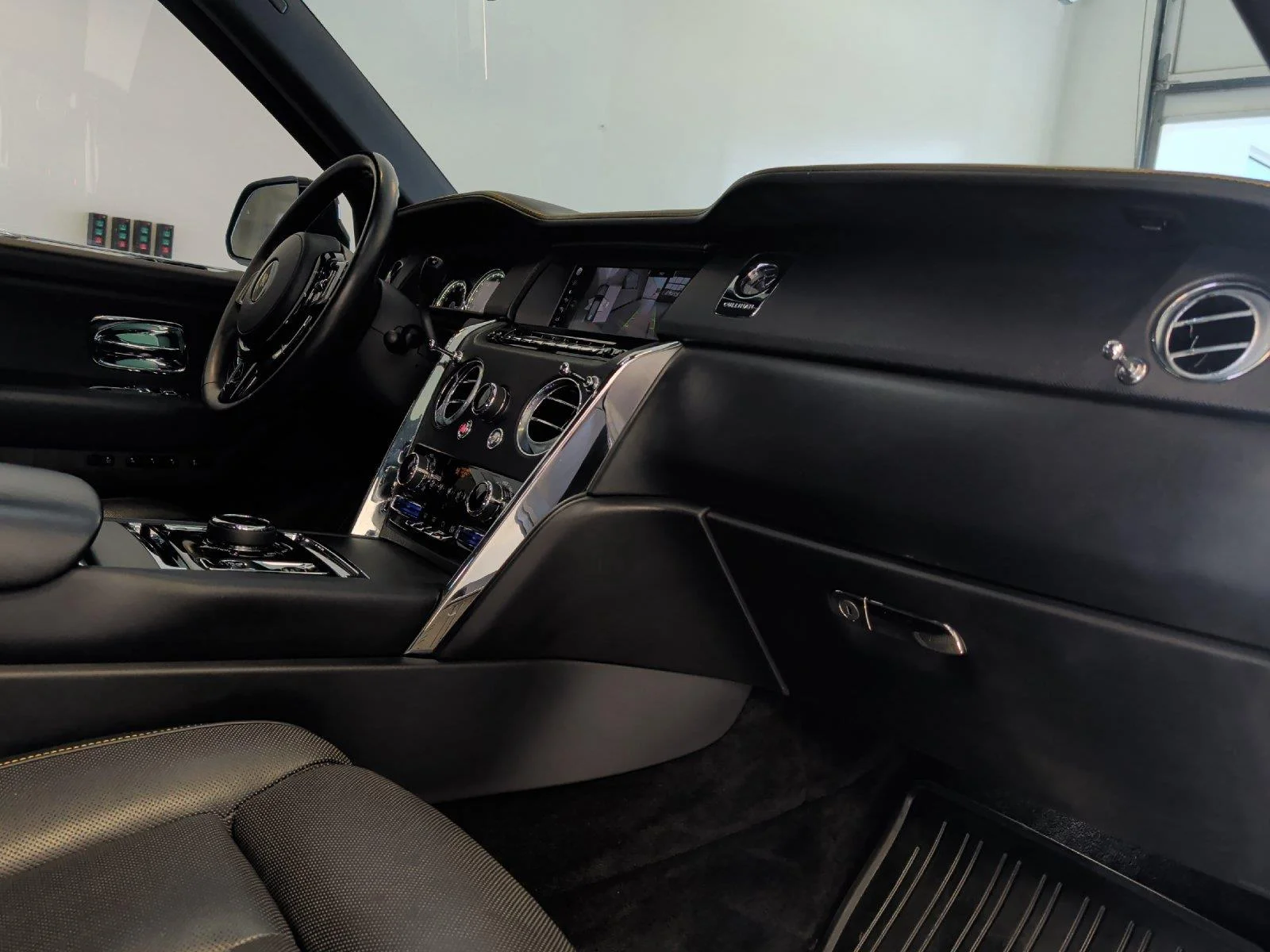 Used 2021 BLACK ROLLS ROYCE BASE image 40