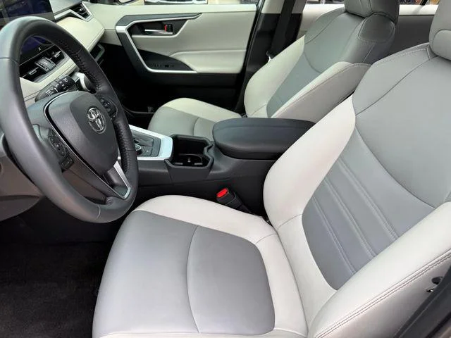 Certified Used 2023 SILVER SKY METALLIC Toyota XLE Premium image 43