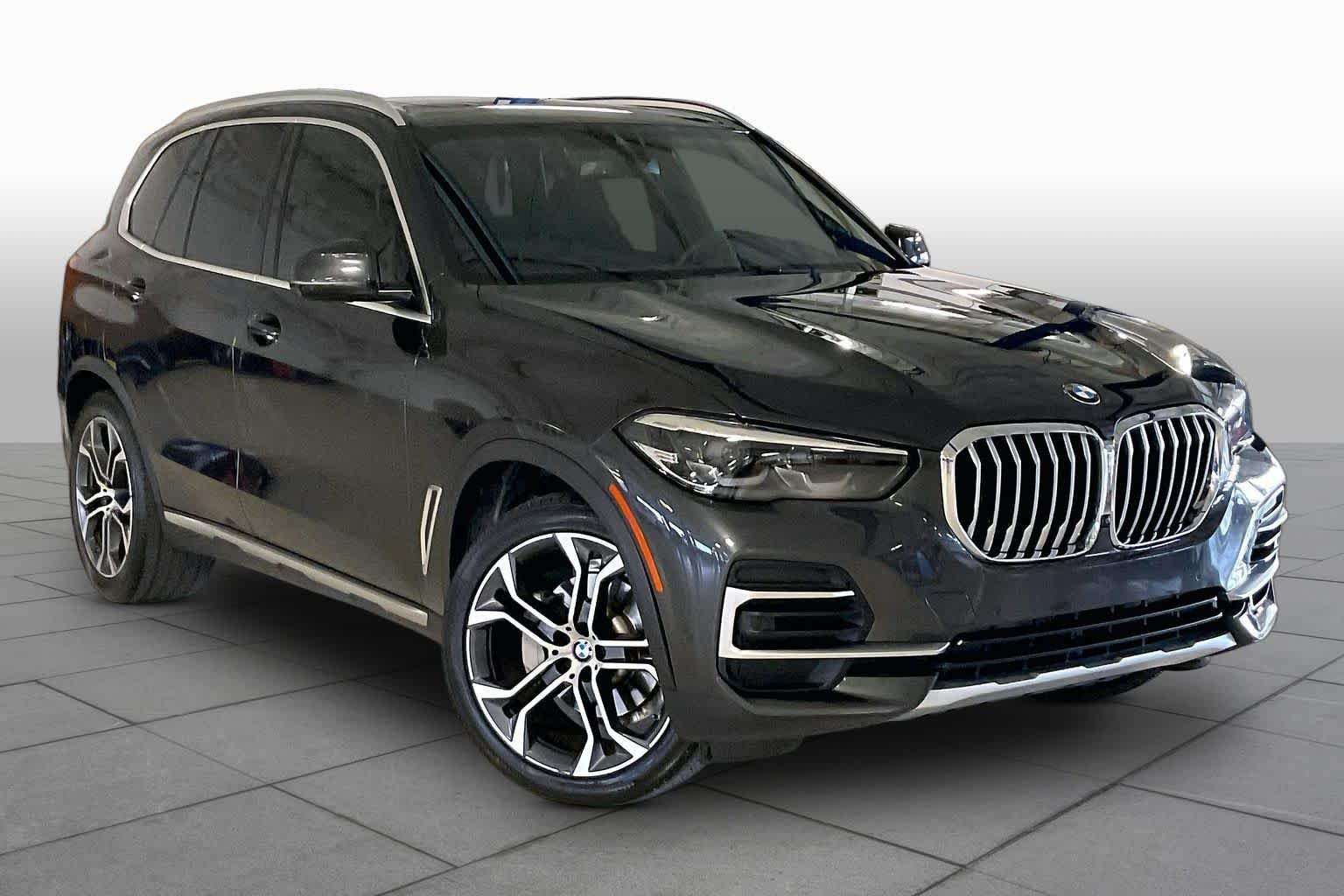 Used 2023 Dark Graphite Metallic BMW sDrive40i image 2