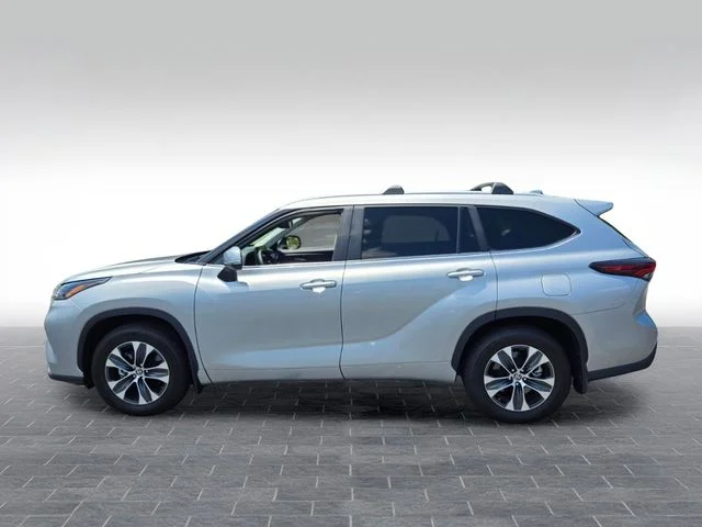 Used 2024 Silver Toyota XLE image 4