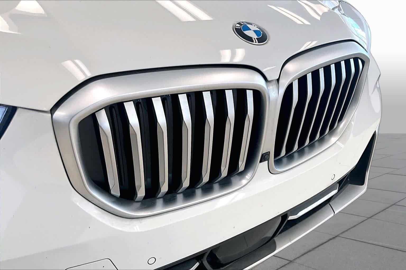 Used 2024 Alpine White BMW xDrive40i image 28