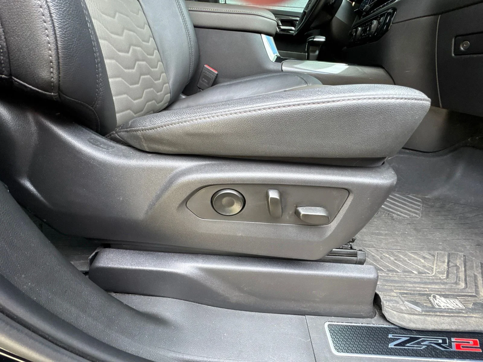 Used 2023 Black Chevrolet ZR2 image 37