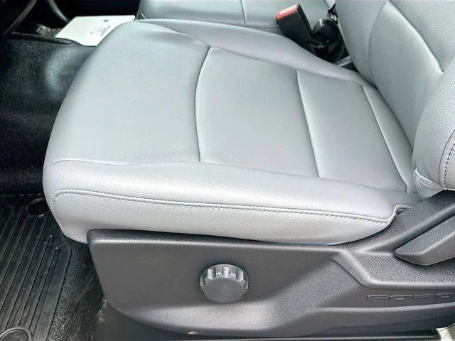 New 2025 Oxford White Ford XL image 13