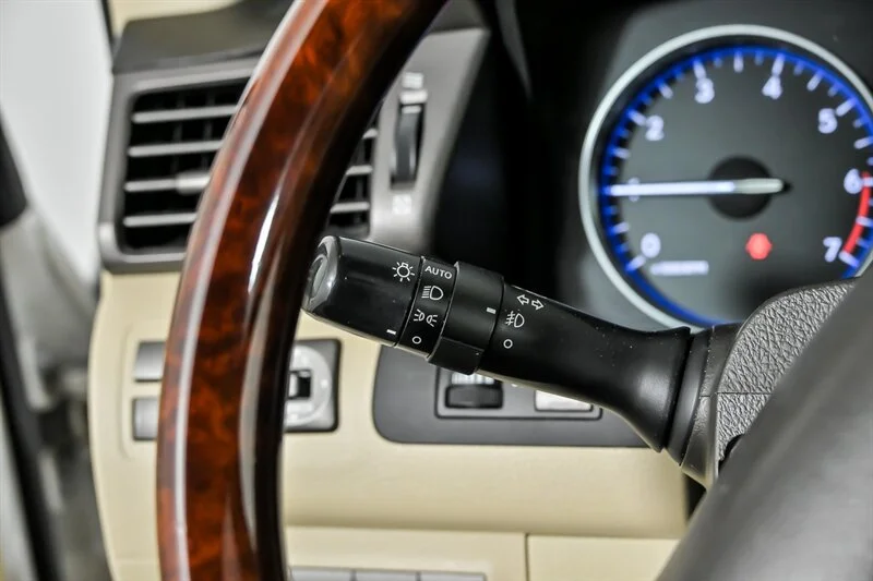 Used 2009 Starfire Pearl Lexus  image 24