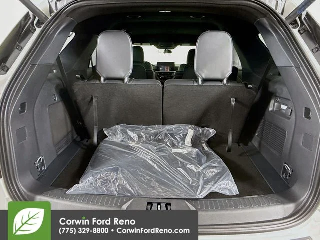 New 2026 Star White Metallic Tri-Coat Ford ST-Line image 29