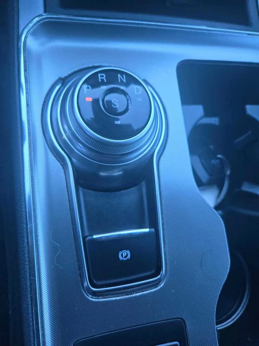 Used 2024  Ford Titanium image 16