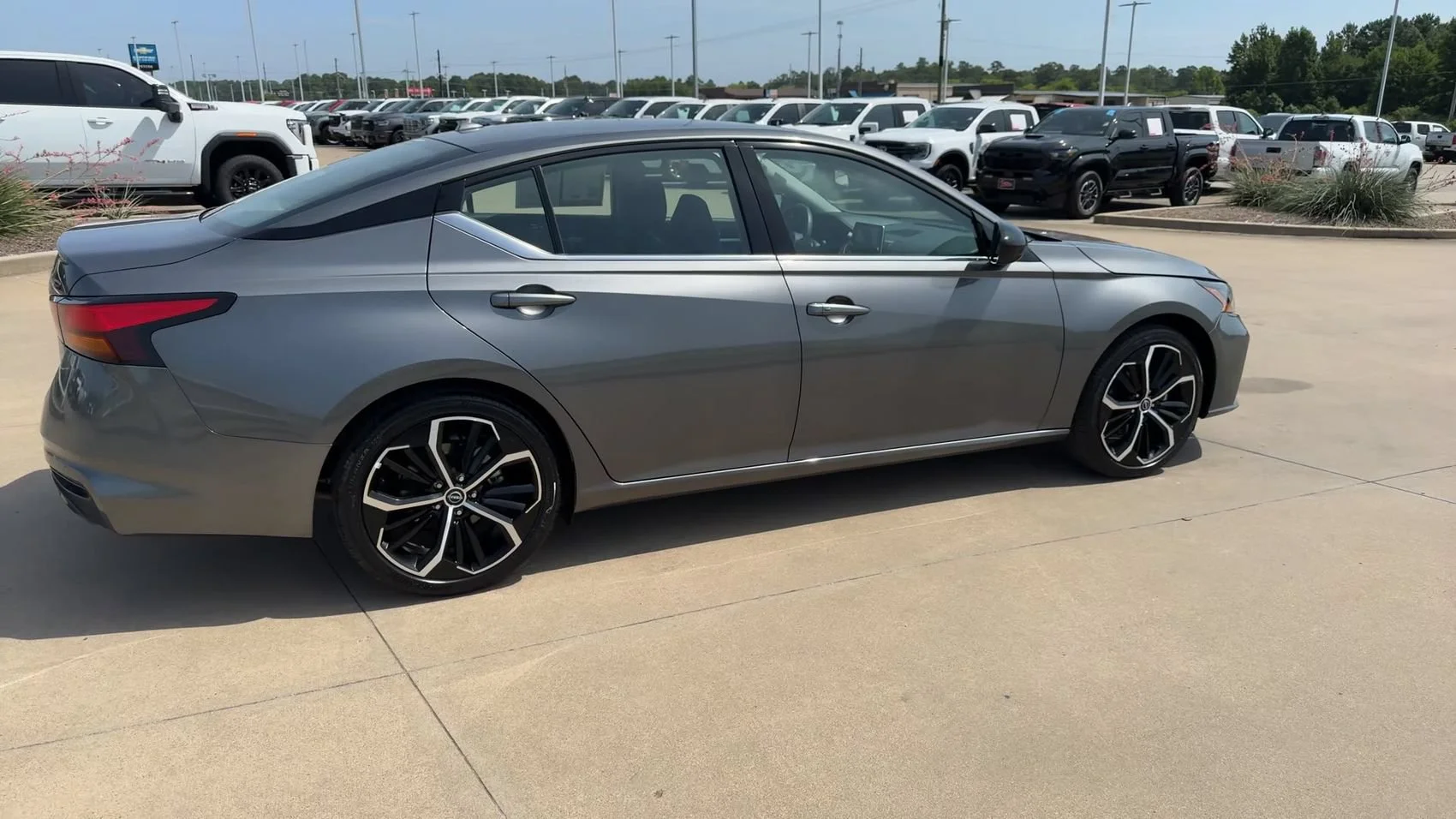 Used 2025 Gun Metallic Nissan SR image 9