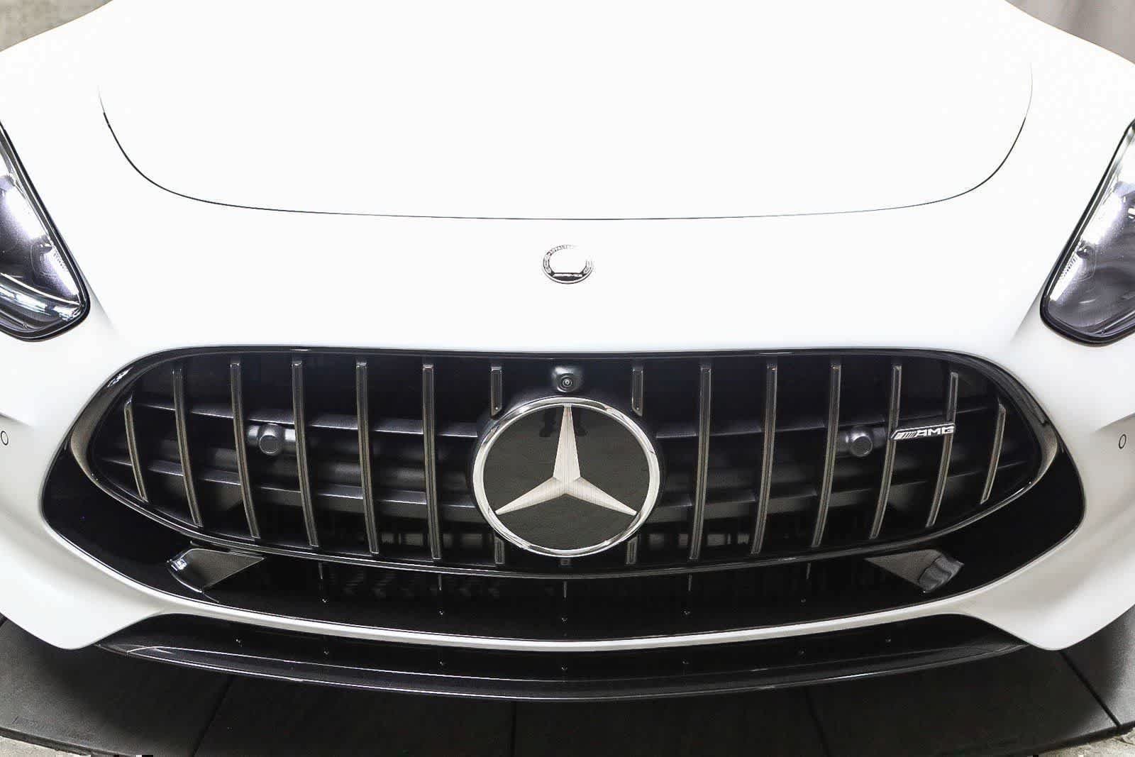 New 2025 MANUFAKTUR paint MANUFAKTUR opalite white magno Mercedes-Benz AMG® GT 63 Coupe image 5