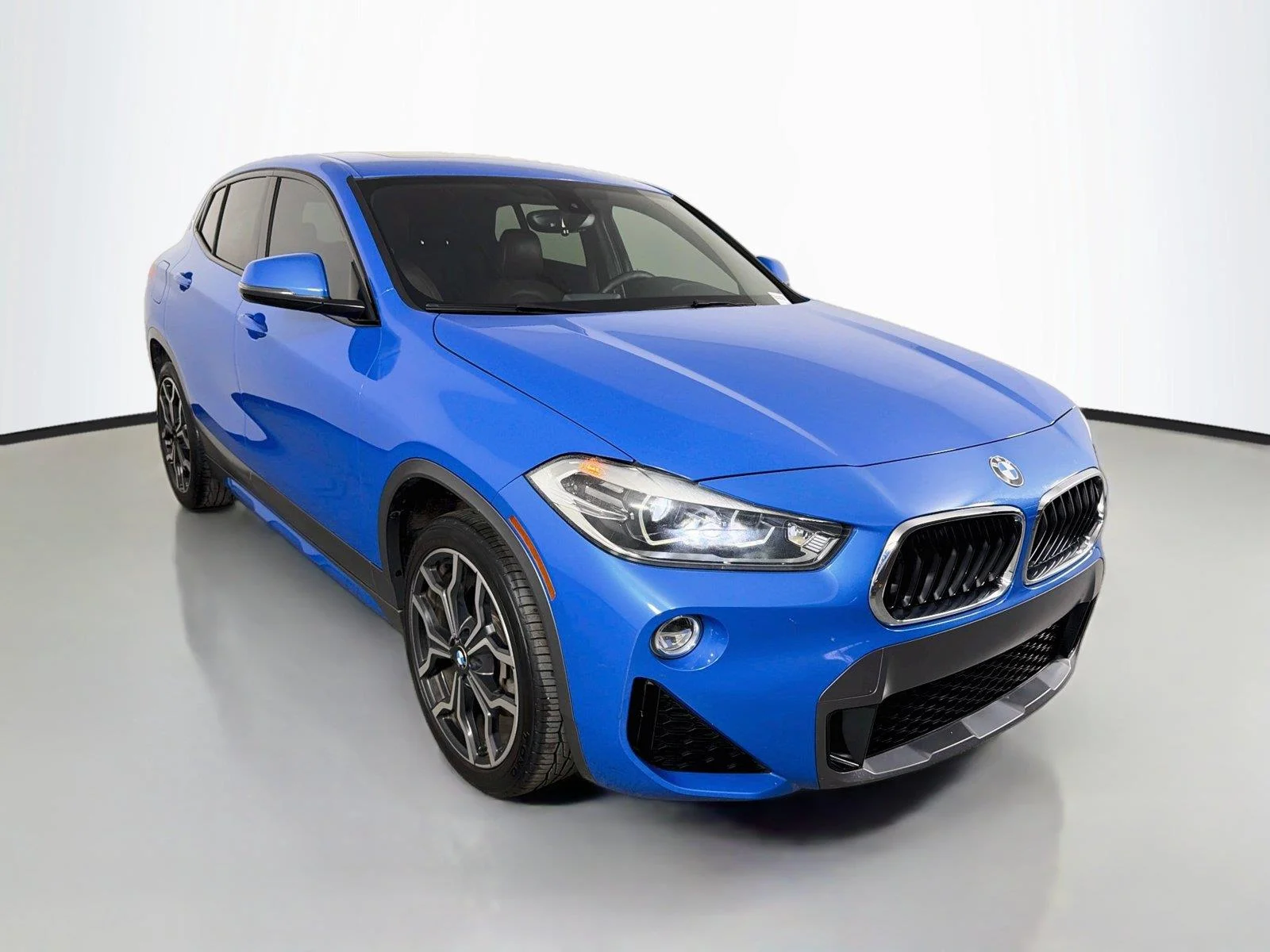 Used 2018 Misano Blue Metallic BMW sDrive28i image 3