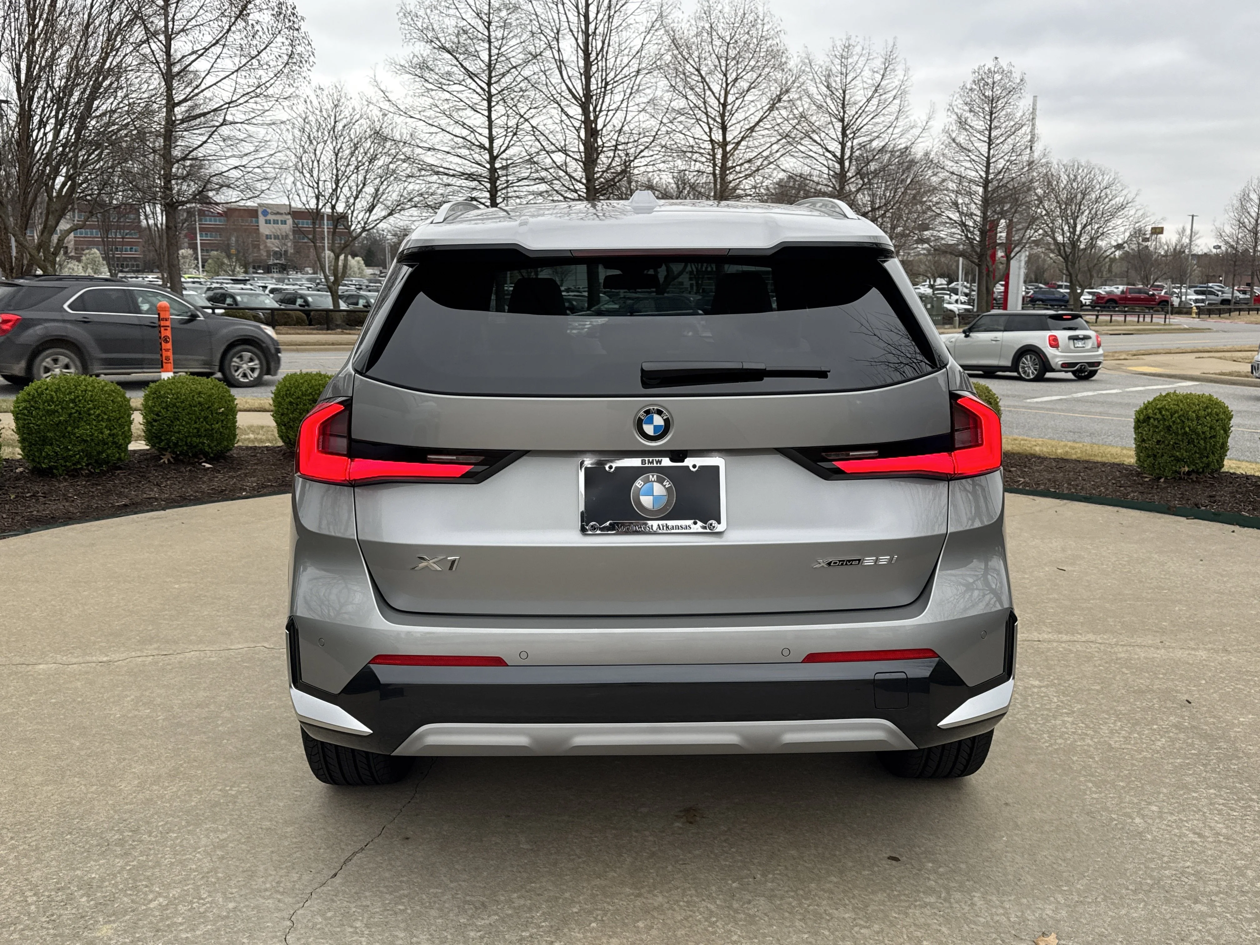 New 2026 SPACE SILVER BMW xDrive28i image 4