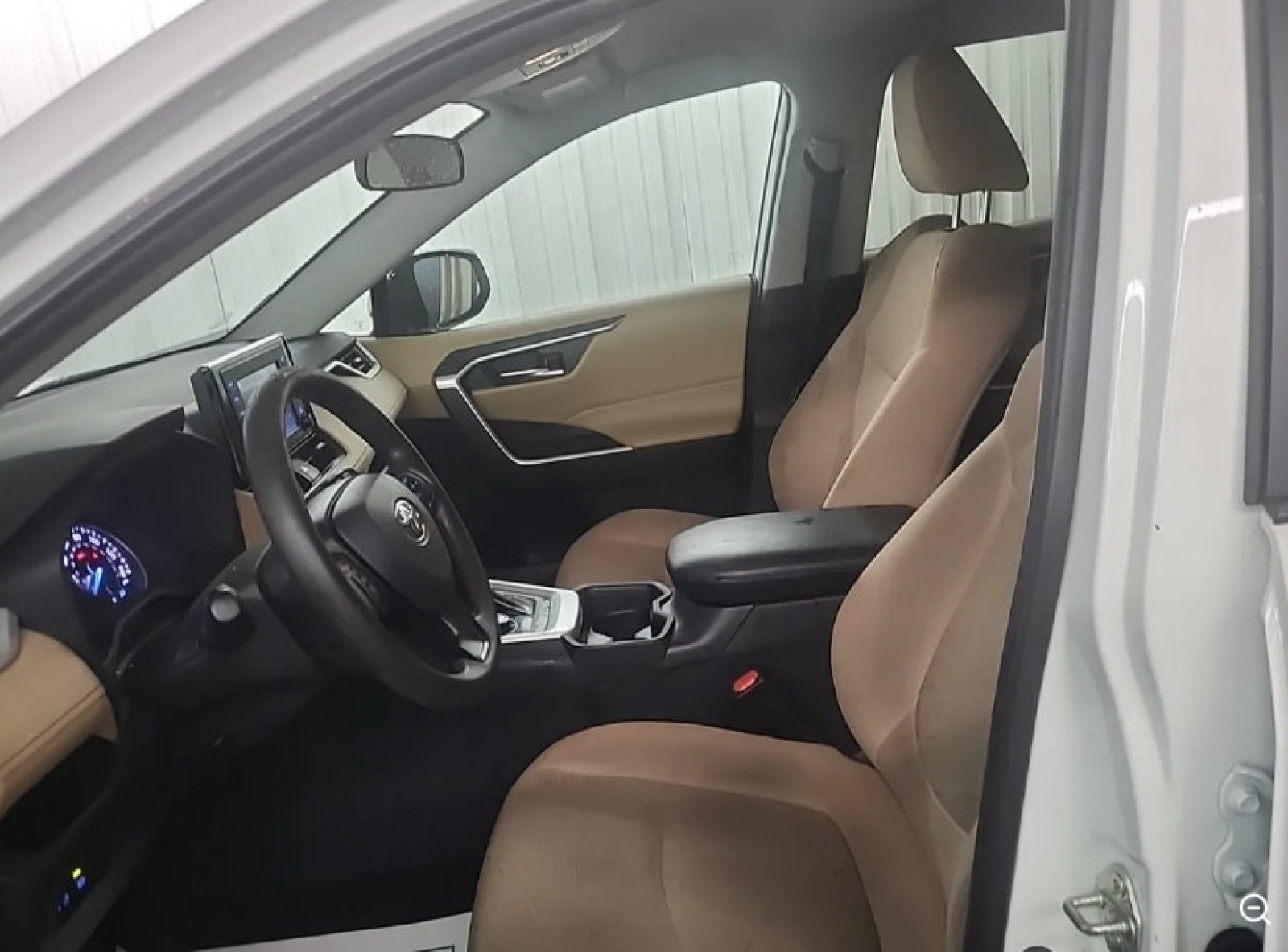 Used 2021 Super White Toyota Hybrid XLE image 8