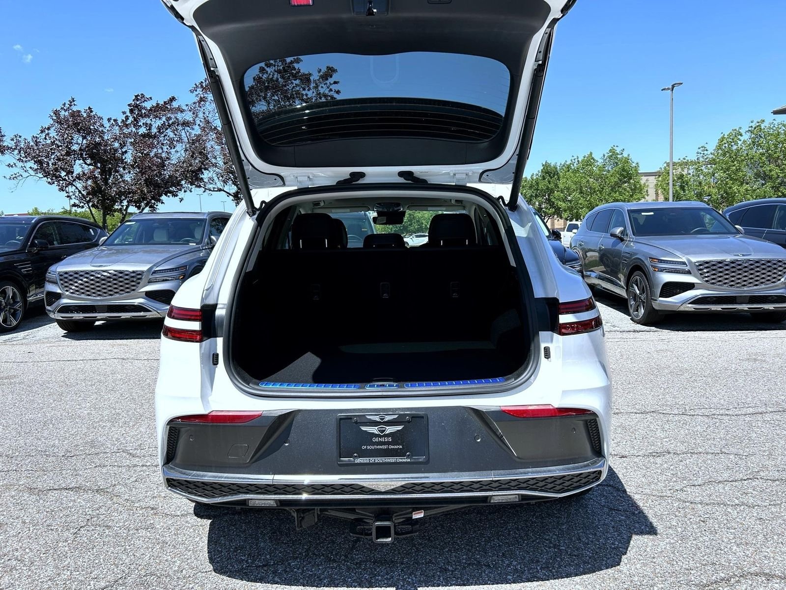 New 2026 White Genesis 2.5T Advanced image 21