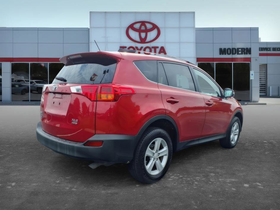 Used 2014 Barcelona Red Metallic Toyota XLE image 6