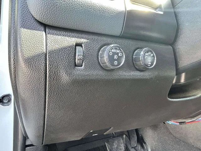 Used 2020 Summit White Chevrolet Z71 image 18